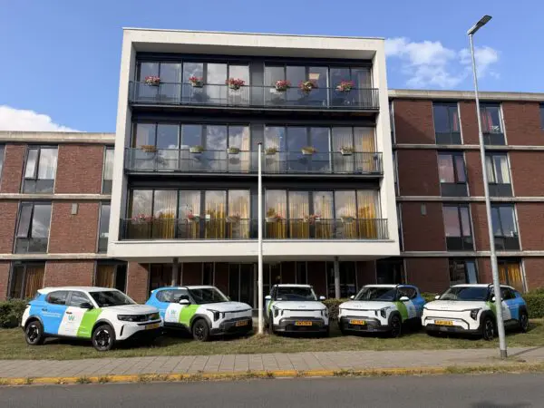 Elektrische auto's van het Mobiele Zorgteam van De Wever in Tilburg